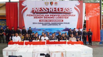 Konferensi Pers Penyelundupan Benih Bening Lobster sebanyak 237.305 Benih Bening Lobster Senilai 23,6 MILIAR Rupiah